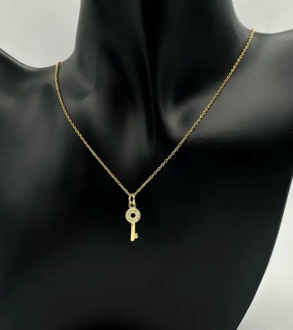 Colgante Brillo Llave Acabado Dorado Acero Inoxidable