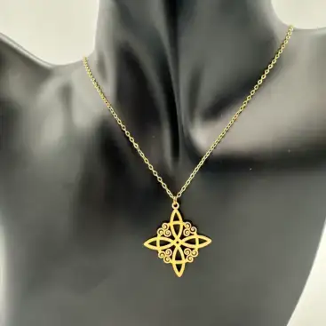 Colgante De Acero Inoxidable Con Nudo De Bruja Acabado En Dorado