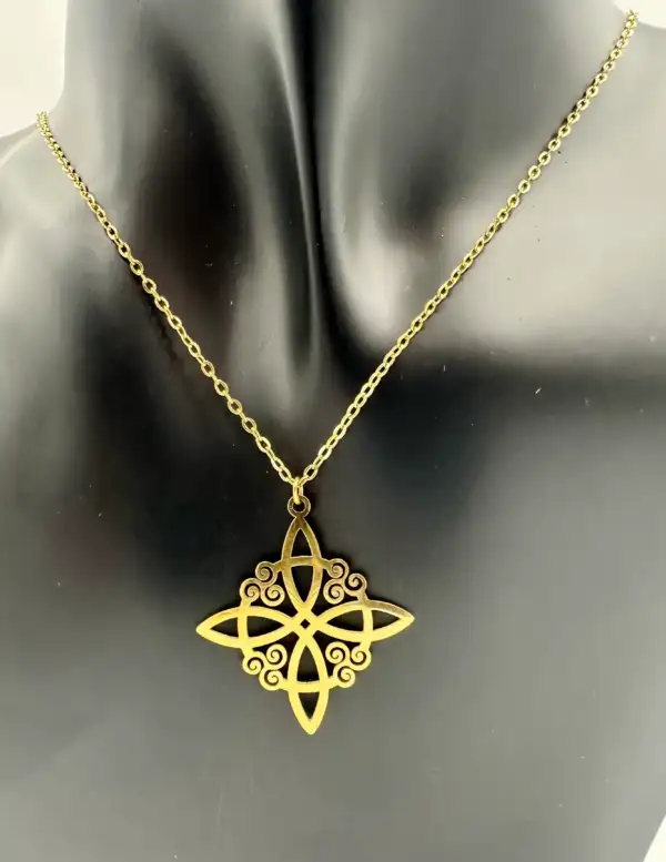 Colgante De Acero Inoxidable Con Nudo De Bruja Acabado En Dorado - Imagen 2