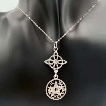 Colgante Nudo De Bruja Y Tetragramaton Doble Protección Acabado Plateado Plata Ley