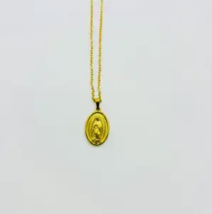 Colgante Virgen De Guadalupe Acabado En Dorado Acero Inoxidable - Imagen 2