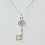 Colgante Llave San Benito Mini Plata De Ley