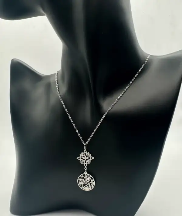 Colgante Nudo De Bruja Y Tetragramaton Acero Plateado Mediano