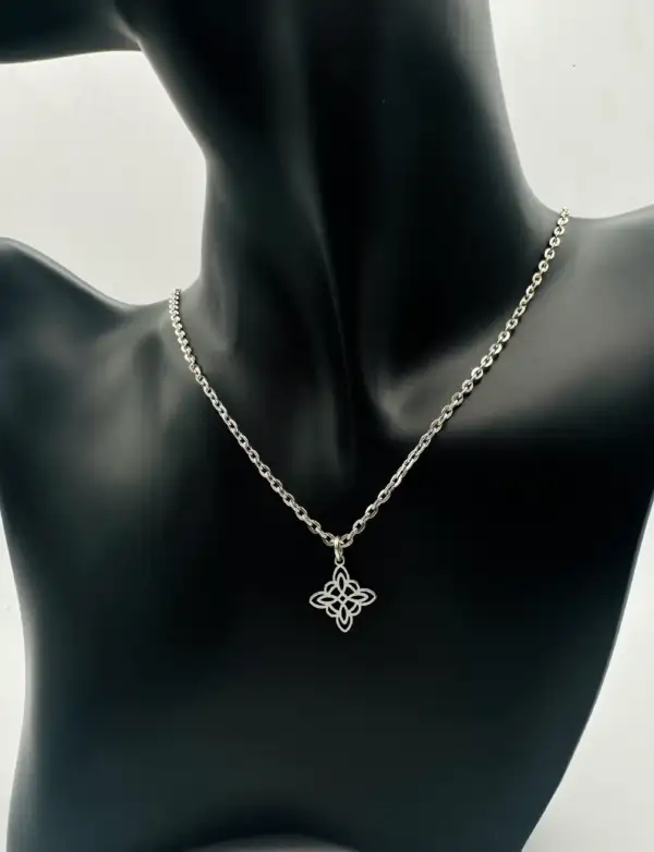 Colgante Nudo De Bruja Acero Plata