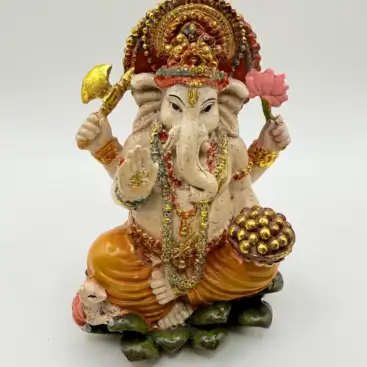 Figura Ganesha con Hacha y Loto