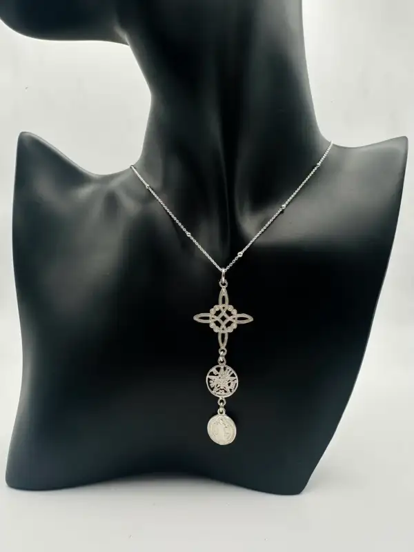 Colgante Triple Proteccion Nudo De Bruja, Tetragramaton Y San Benito Plata De Ley