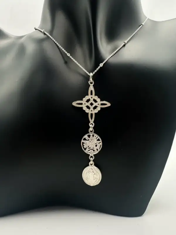 Colgante Triple Proteccion Nudo De Bruja, Tetragramaton Y San Benito Plata De Ley - Imagen 2