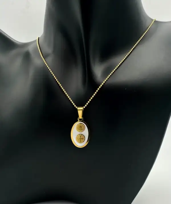 Colgante San Benito Nacar Acero Dorado