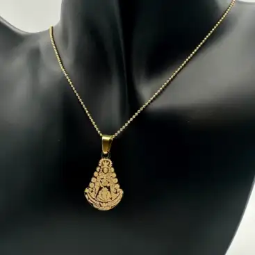 Colgante Virgen Del Rocio Placa Acero Dorado Grande