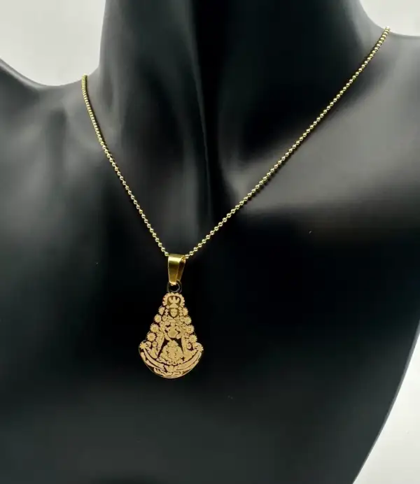 Colgante Virgen Del Rocio Placa Acero Dorado Grande
