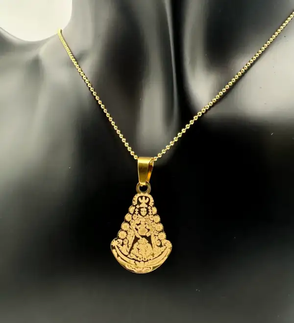 Colgante Virgen Del Rocio Placa Acero Dorado Grande - Imagen 2