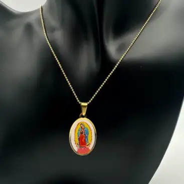 Colgante Virgen De Guadalupe Color Acero Dorado