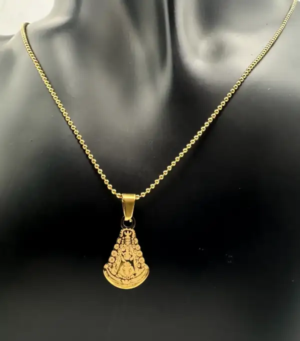 Colgante Virgen Del Rocio Placa Acero Dorado Pequeño - Imagen 2