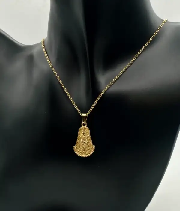 Colgante Virgen Del Rocio Relieve Acero Dorado