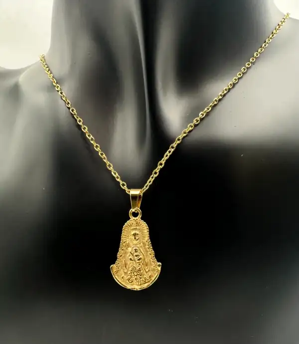 Colgante Virgen Del Rocio Relieve Acero Dorado - Imagen 2