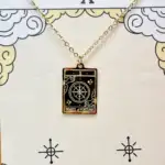 Colgante Carta Tarot Rueda De La Fortuna Dorado - Imagen 2