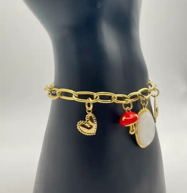 Pulsera Cuarzo Blanco Y Amuletos Acero Dorado - Imagen 3
