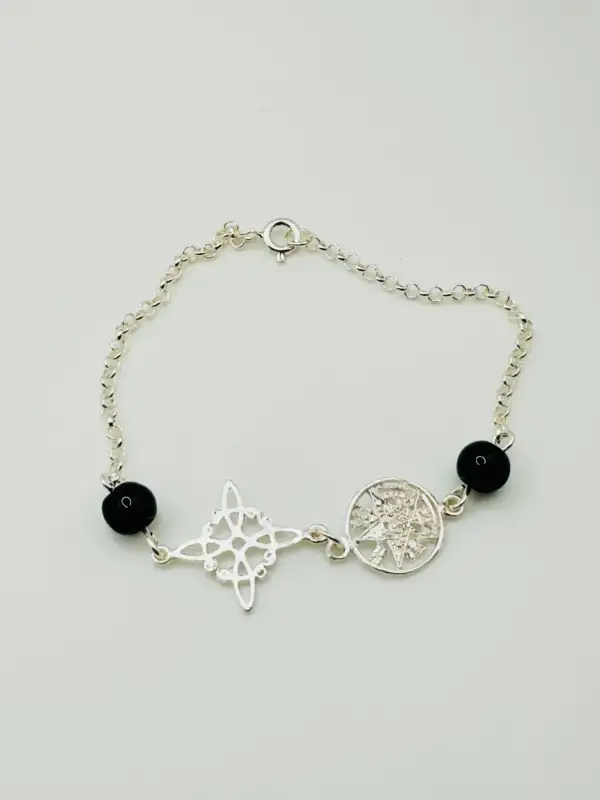 Pulsera Triple Proteccion Nudo De Bruja Tetragramaton Y Onix Plata De Ley