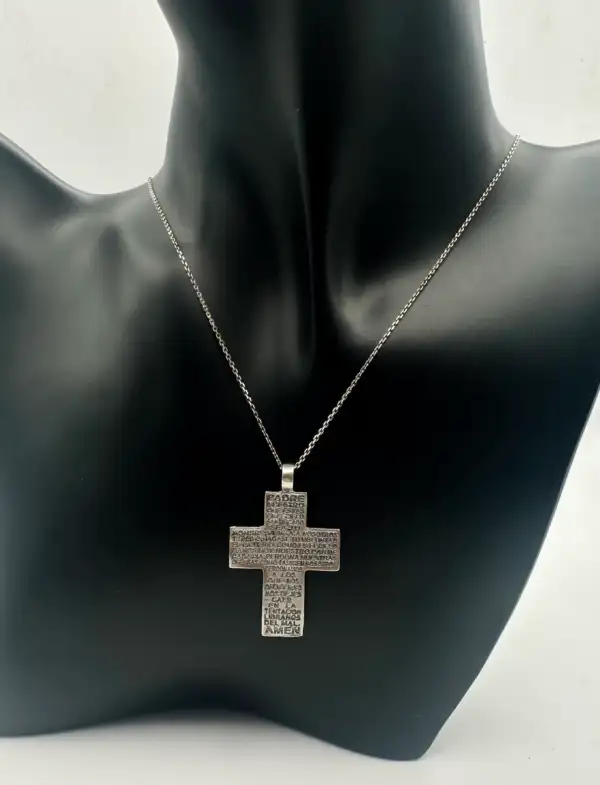 Colgante Cruz Grabada Con Padre Nuestro Plata De Ley