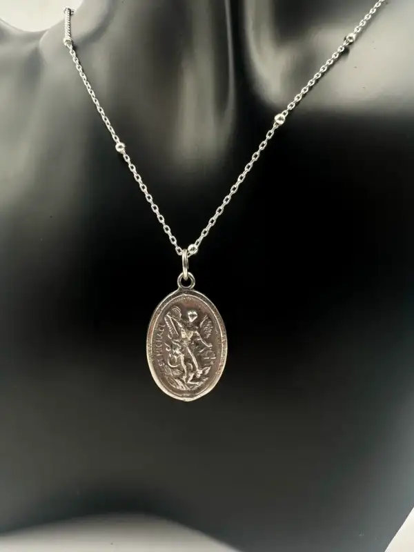 Colgante Medalla San Miguel Arcángel Plata De Ley - Imagen 2