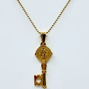 Colgante Llave San Benito Acero Dorado