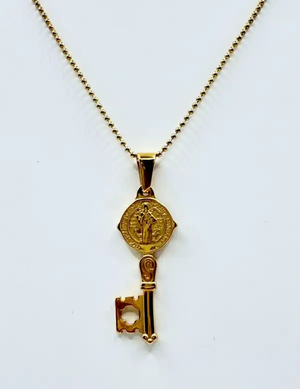 Colgante Llave San Benito Acero Dorado