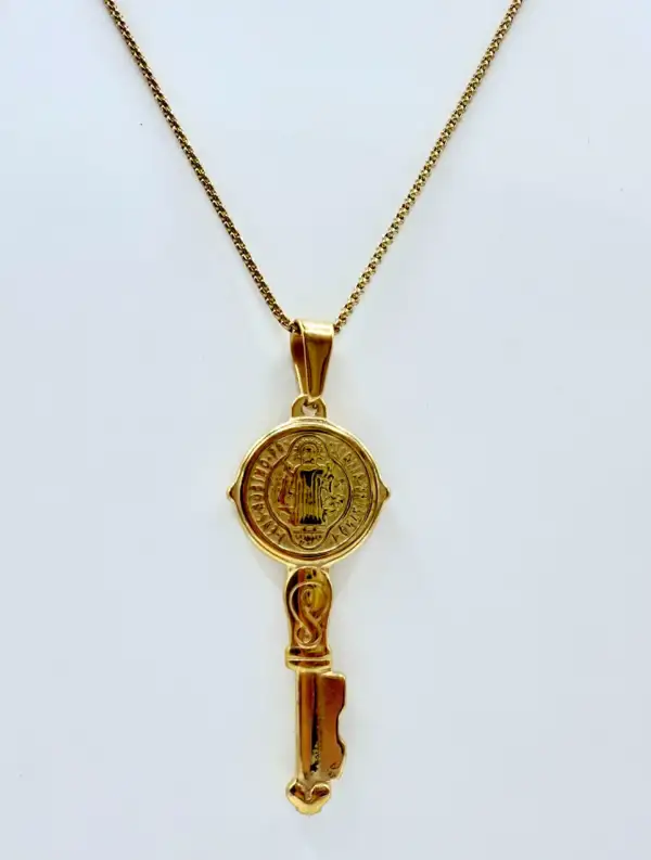 Colgante Llave San Benito Grande Acero Dorado
