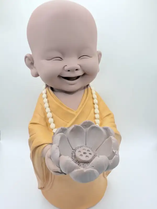 Figura Buda Con Flor De Loto Naranja
