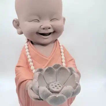 Figura Buda Con Flor De Loto Rosa