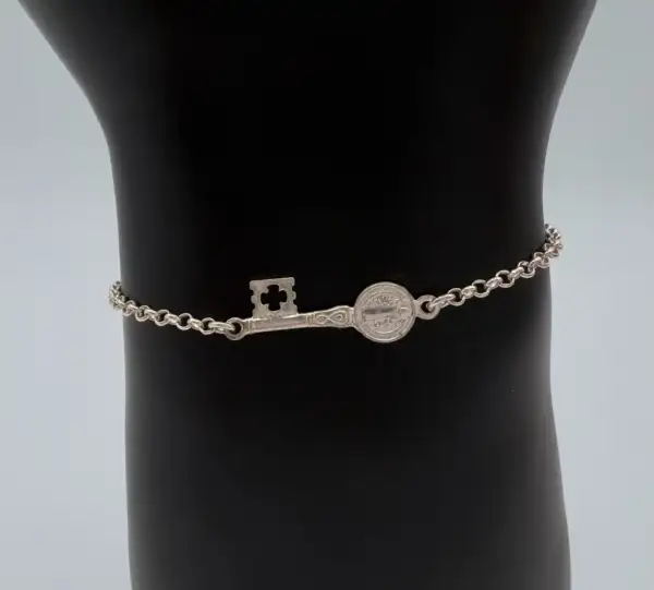 Pulsera Llave De San Benito Pequeña Plata De Ley - Imagen 2