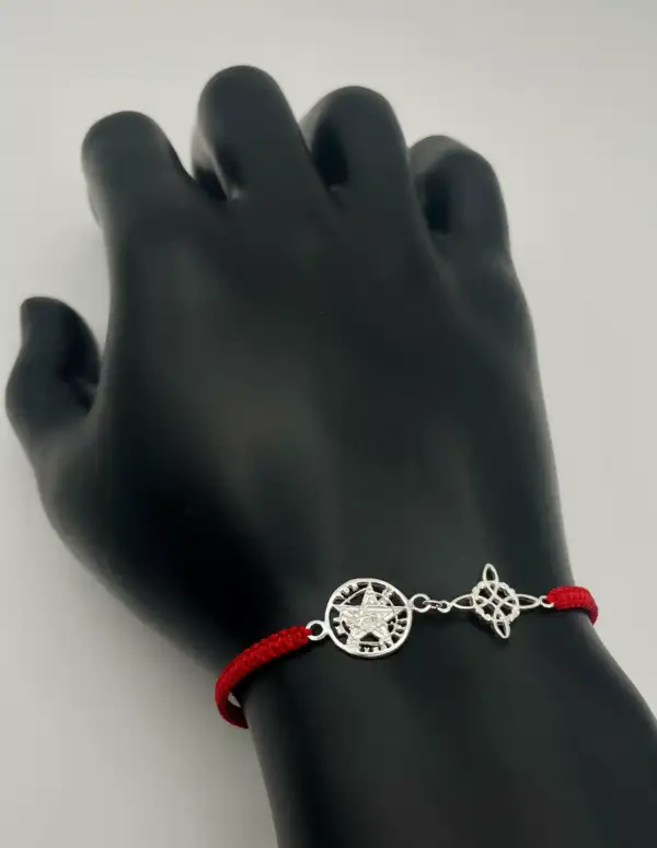 Pulsera Macrame Roja Doble Proteccion Nudo De Bruja Y Tetragramaton Plata De Ley