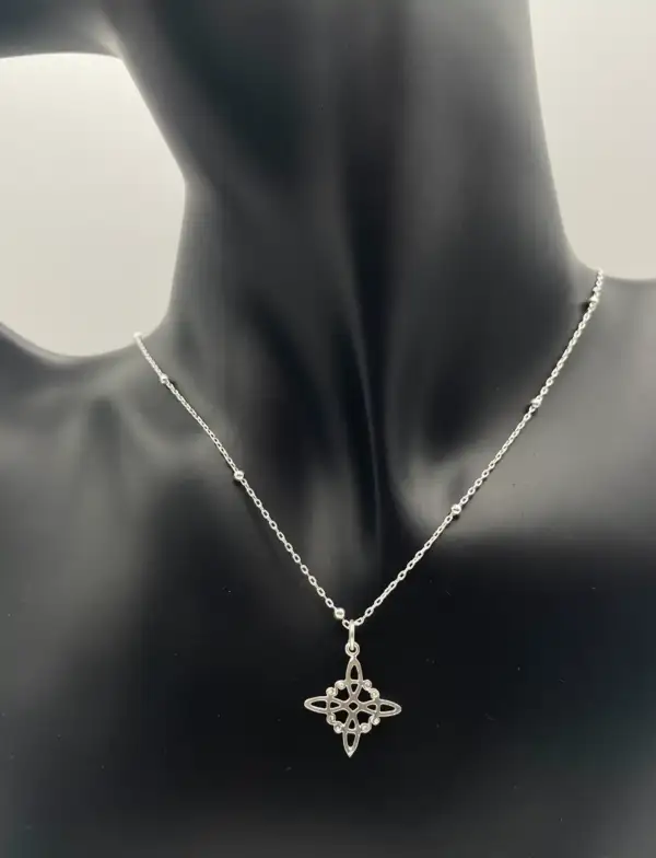 Colgante Nudo De Bruja Plata De Ley