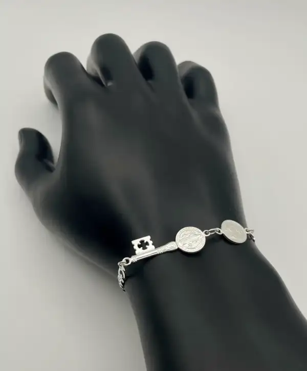 Pulsera San Judas Tadeo Y Llave De San Benito Cadena Eslabones Plata De Ley