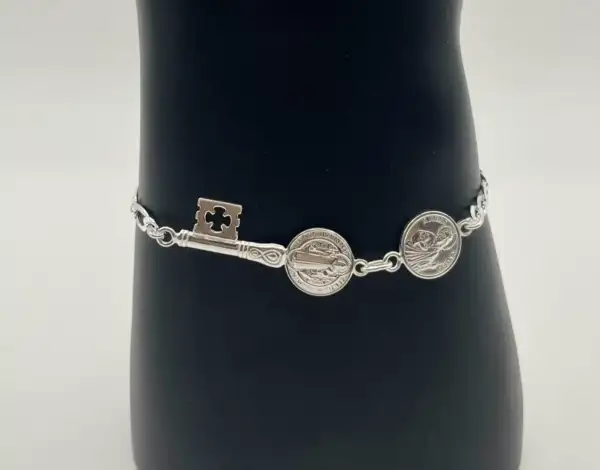Pulsera San Judas Tadeo Y Llave De San Benito Cadena Eslabones Plata De Ley - Imagen 2