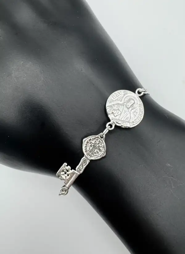 Pulsera San Judas Tadeo Y Llave De San Benito Grande Plata De Ley