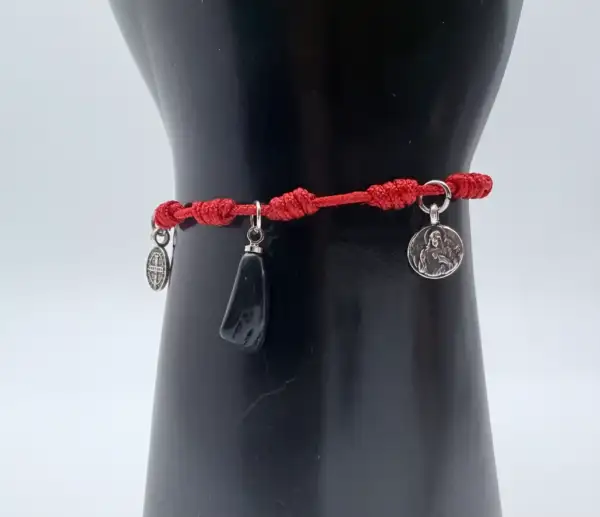 Pulsera 7 Nudos Medalla San Benito, Escapulario Y Puño De Higa - Imagen 3