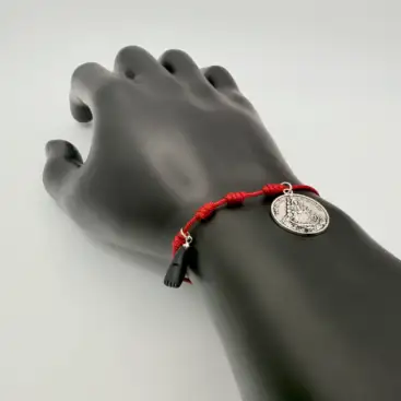 Pulsera 7 Nudos Medalla Relieve Virgen Del Rocio Grande Y Puño De Higa