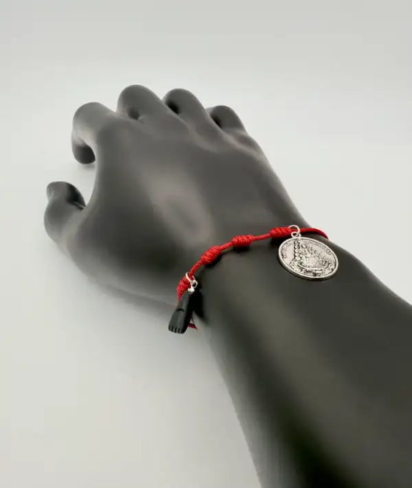 Pulsera 7 Nudos Medalla Relieve Virgen Del Rocio Y Puño De Higa