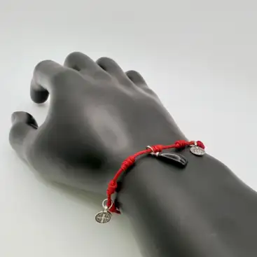 Pulsera 7 Nudos Medalla San Benito, Escapulario Y Puño De Higa