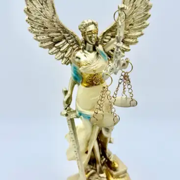 Diosa De La Justicia Con Alas