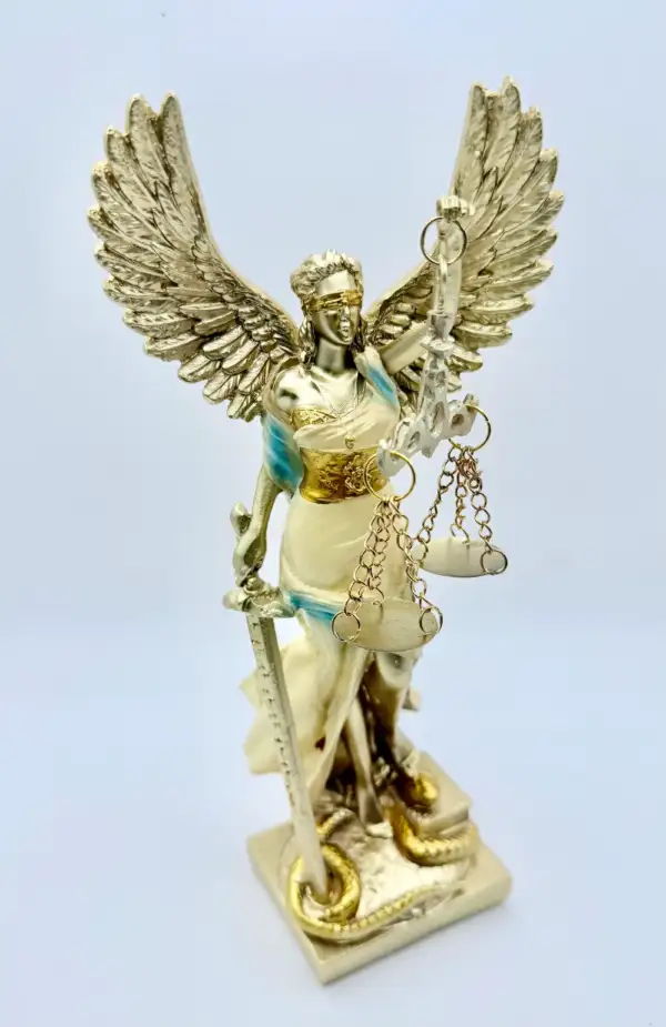 Diosa De La Justicia Con Alas