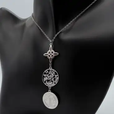 Colgante de Acero Plateado Triple Protección Grande Nudo de Bruja, Tetragramaton y San Benito