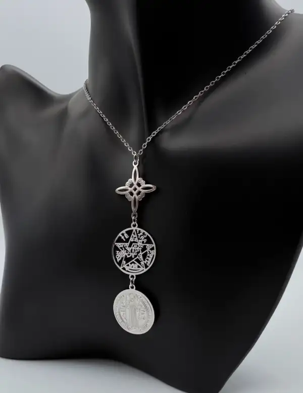 Colgante de Acero Plateado Triple Protección Grande Nudo de Bruja, Tetragramaton y San Benito