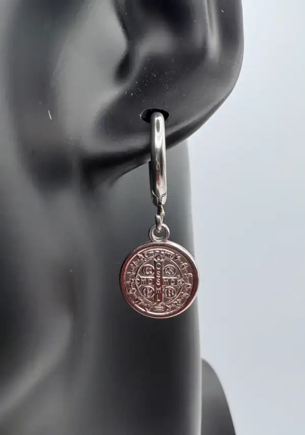 Pendientes Aro Medalla San Benito Acero Plateado - Imagen 3