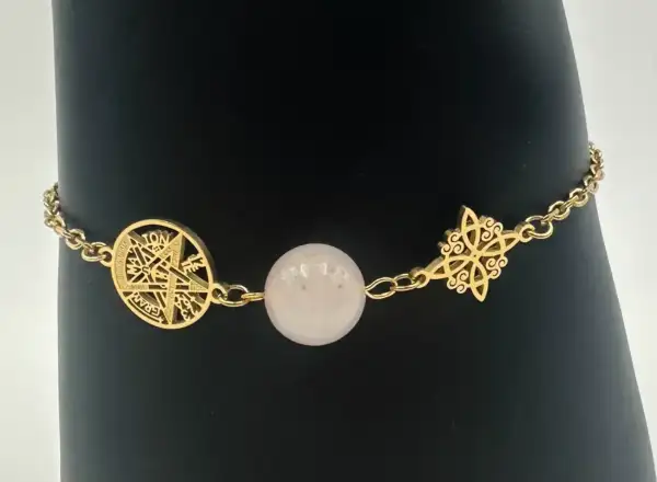 Pulsera Doble Proteccion Con Cuarzo Rosa Acero Dorado - Imagen 2