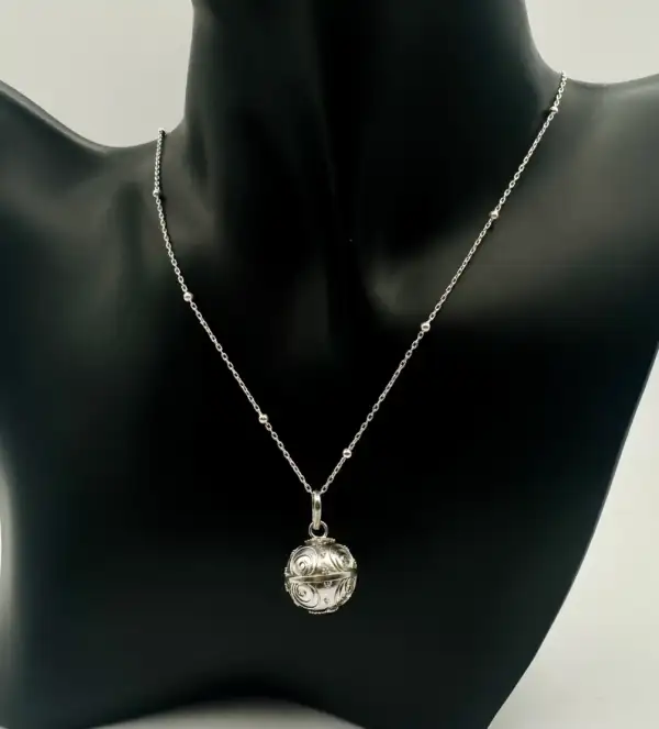 Llamador De Angeles Pequeño Plata De Ley Con Cadena