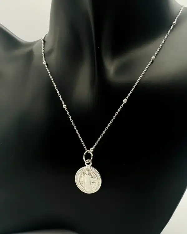 Colgante Medalla San Benito Mediana Plata De Ley