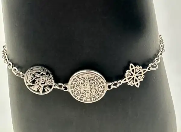 Pulsera Triple Protección Tetragramatón San Benito y Nudo De Bruja Simple Acero Plateado - Imagen 2