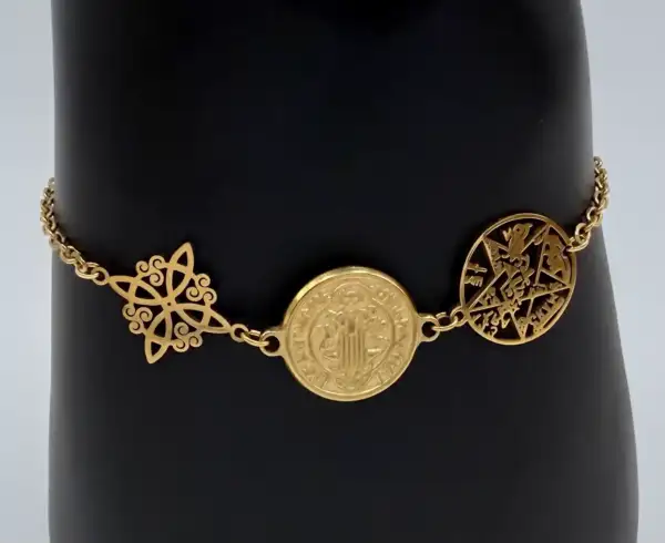 Pulsera Triple Protección Tetragramatón San Benito y Nudo De Bruja Acero Dorado - Imagen 2