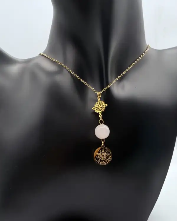 Colgante Doble Proteccion Con Cuarzo Rosa Acero Dorado